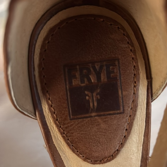 Frye Catrin Trapunto heeled platform. In excellent condition. - Picture 4 of 10